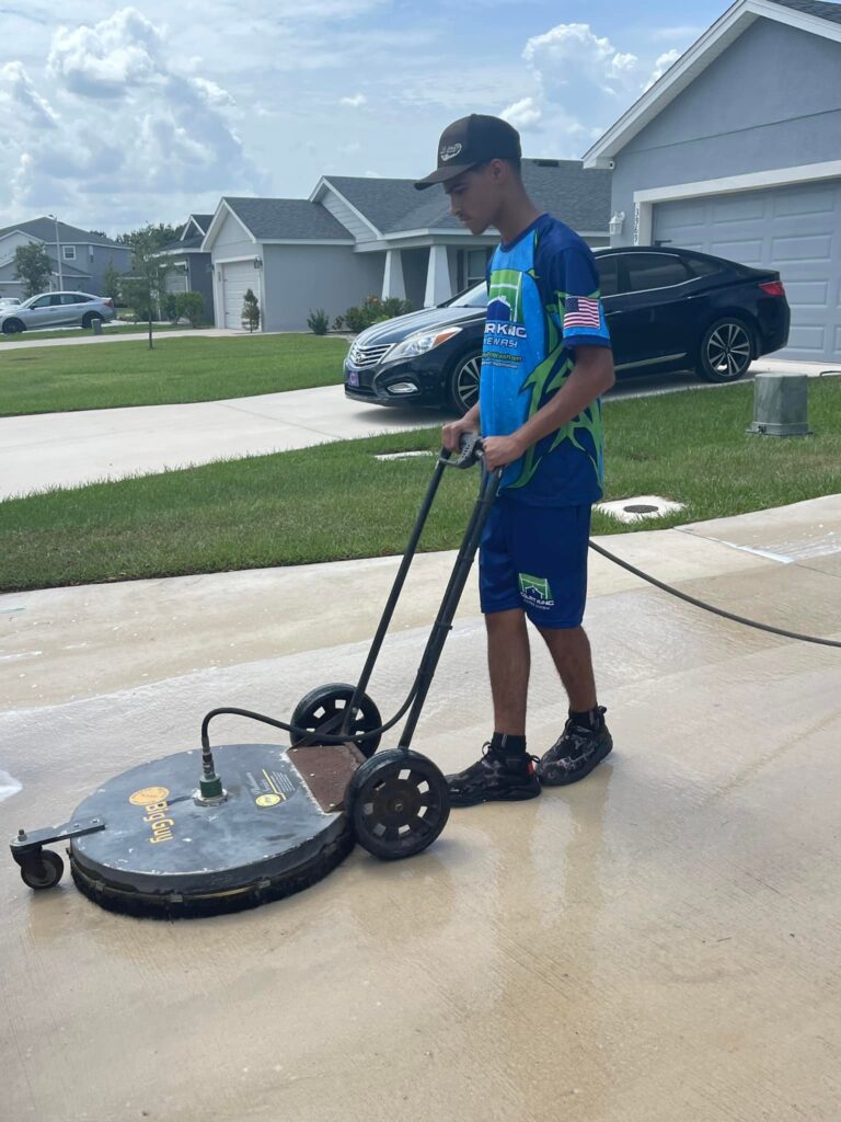 Court King power washing expert cleaning a driveway.